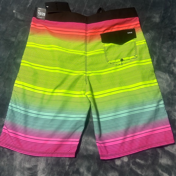HURLEY SWIM TRUNKS/BOARD SHORTS BOYS SIZE 18 New - Picture 2 of 8